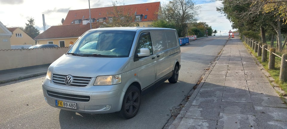 VW Transporter 2,5 TDi 174 Kombi DSG lang 5d