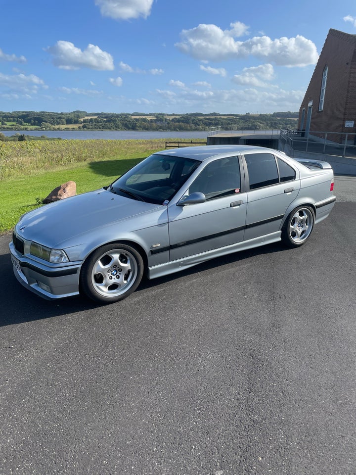 BMW 325i 2,5  4d