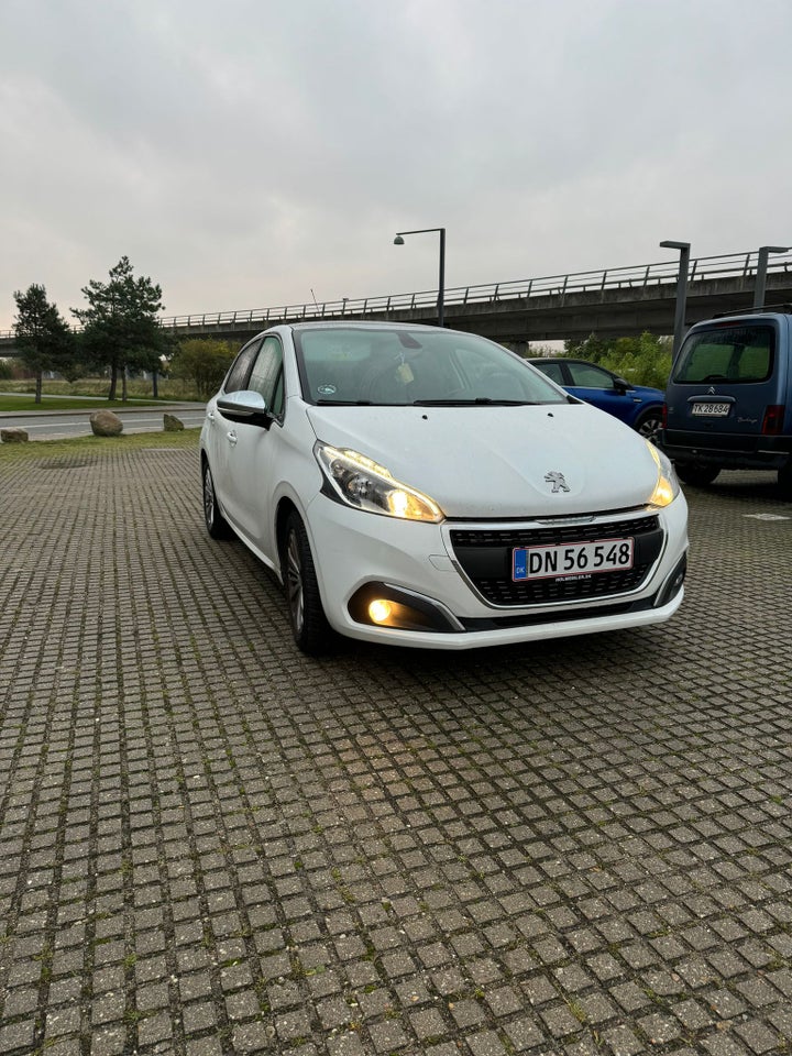 Peugeot 208 1,2 VTi 82 Selection Sky 5d