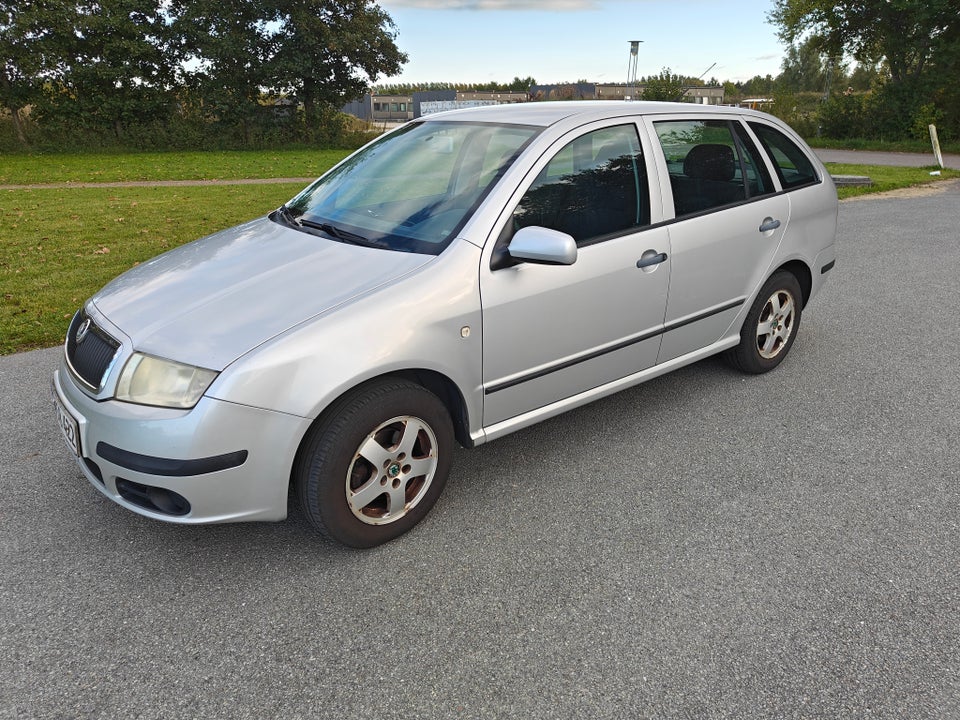 Skoda Fabia 1,4 16V 101 Ambiente Combi 5d