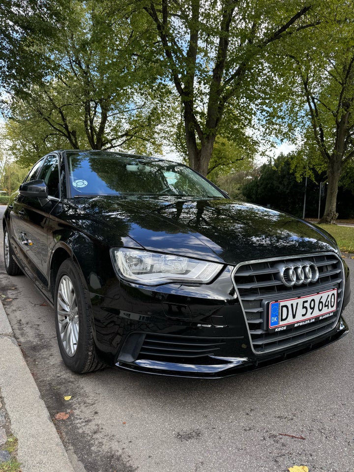 Audi A3 1,6 TDi 110 Attraction 4d