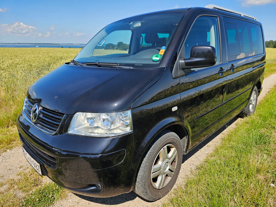 VW Multivan 2,5 TDi 174 Highline Tiptr. 5d